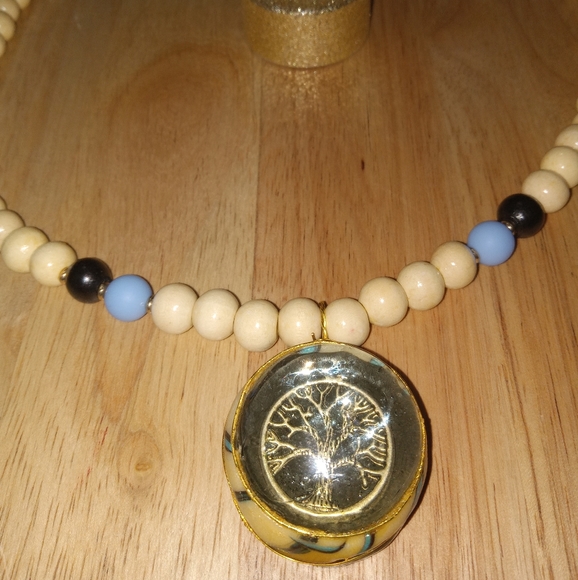 Tree of life emblem on a beaded necklace - Picture 1 of 5